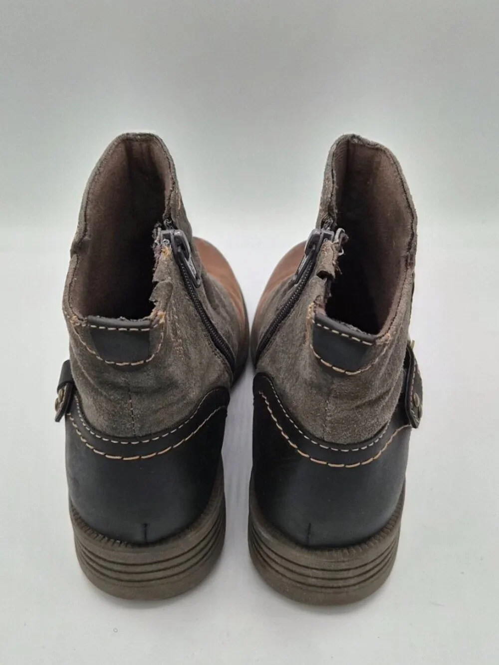 Earth Origins Phoenix Two-Tone Ankle Boots in Brown and Gray size 6